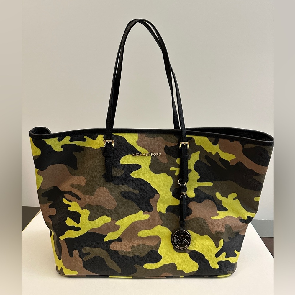 NWT Michael Kors Jet Set Travel Tote Camo